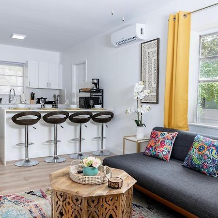 Beautiful Casita With King Bed And Private Patio Close To Calle 8, Mia Airport, Coral Gables Miami Ngoại thất bức ảnh