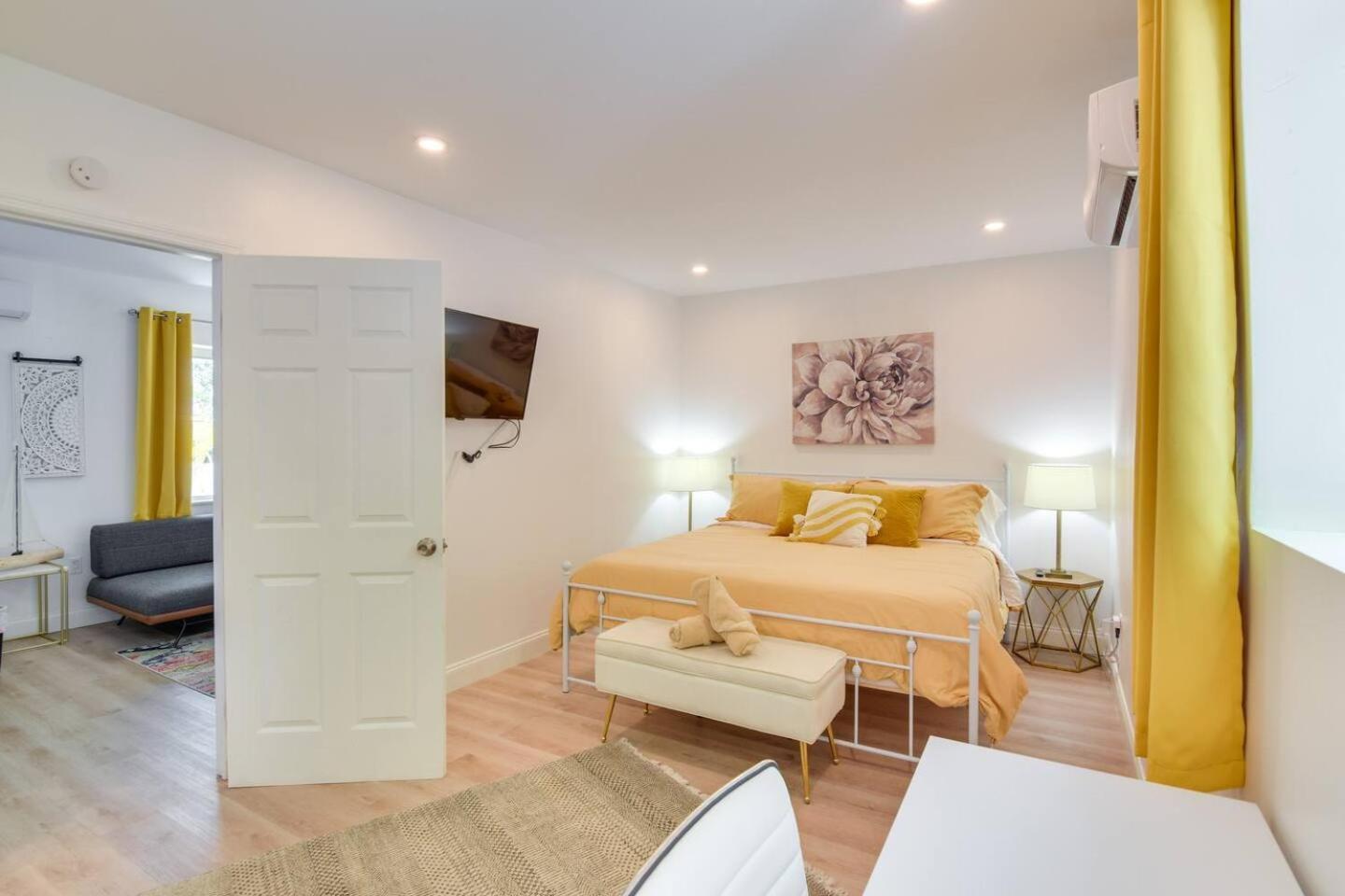 Beautiful Casita With King Bed And Private Patio Close To Calle 8, Mia Airport, Coral Gables Miami Ngoại thất bức ảnh